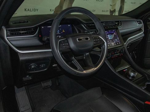 Used 2024 Jeep Grand Cherokee L Laredo RWD image 5