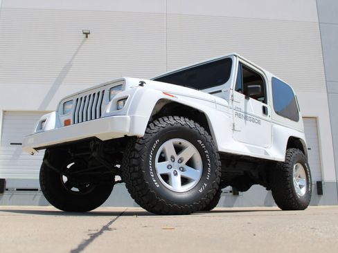 Used 1991 Jeep Wrangler Renegade AWD/4WD image 4