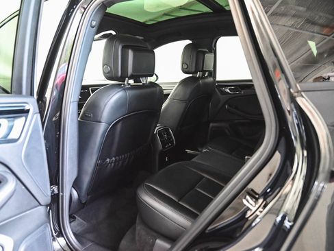 Used 2023 Porsche Macan image 30