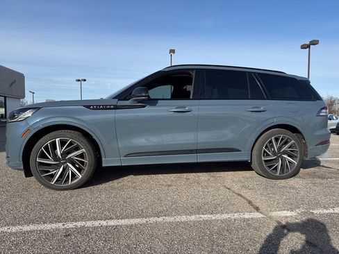 Used 2025 Lincoln Aviator Black Label w/ Jet Appearance Package image 8