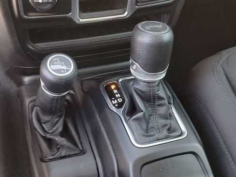 Used 2022 Jeep Wrangler Unlimited Sport AWD/4WD image 18