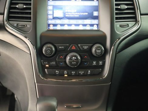 Used 2019 Jeep Grand Cherokee Laredo AWD/4WD image 20