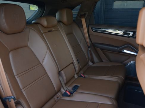 Used 2023 Porsche Cayenne Turbo AWD/4WD image 35