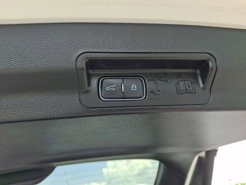 Used 2023 Ford Explorer XLT w/ Equipment Group 202A AWD/4WD image 31
