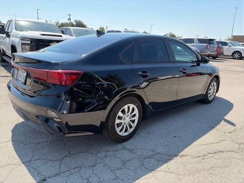 Used 2023 Kia Forte LX FWD image 3