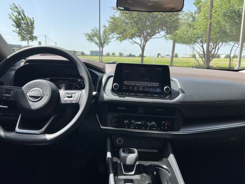 Used 2023 Nissan Rogue SV FWD image 25