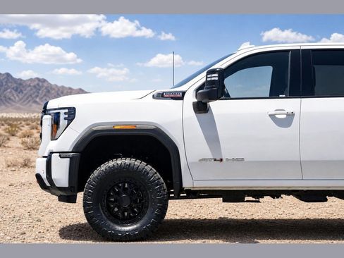 Used 2025 GMC Sierra 2500 AT4 AWD/4WD image 9