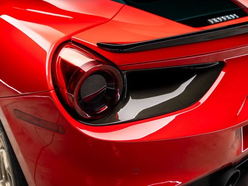 Used 2018 Ferrari 488 GTB RWD image 33