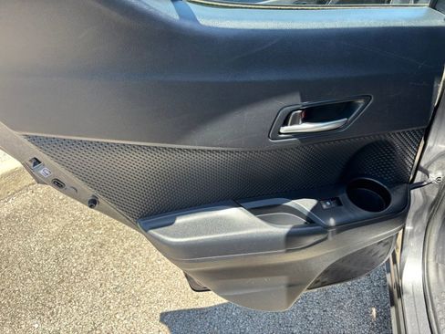 Used 2018 Toyota C-HR XLE FWD image 17