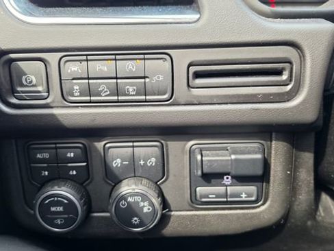 Used 2022 Chevrolet Tahoe Z71 w/ Off-Road Capability Package image 16