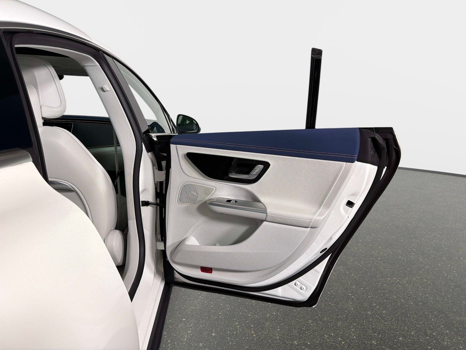 Used 2026 Mercedes-Benz EQE 320+ Sedan image 28