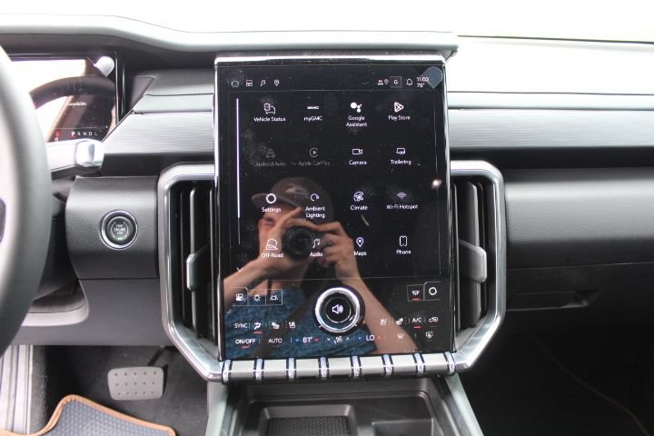 New 2026 GMC Acadia AT4 w/ Luxury Package AWD/4WD image 15