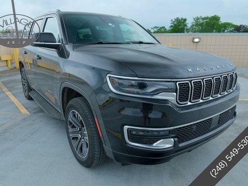Used 2023 Jeep Wagoneer 4WD w/ Premium Group I image 2