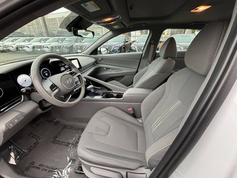 Used 2025 Hyundai Elantra SEL FWD image 27