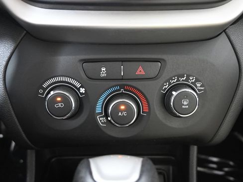 Used 2016 Jeep Cherokee Sport AWD/4WD image 28