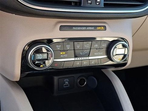 Used 2021 Ford Escape Titanium image 16