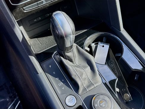 Used 2022 Volkswagen Atlas Cross Sport SE image 15