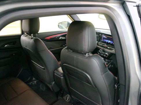 Used 2025 Chevrolet TrailBlazer RS w/ Convenience Package AWD/4WD image 9