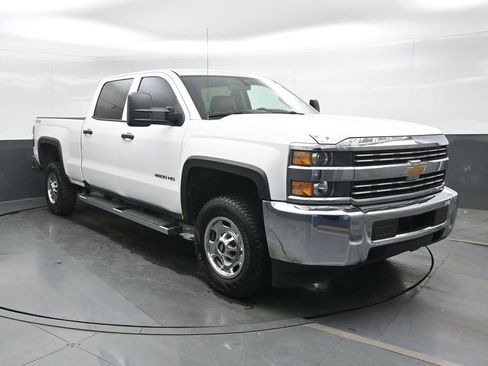 Used 2015 Chevrolet Silverado 2500 W/T AWD/4WD image 4