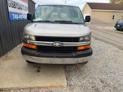 Used 2004 Chevrolet Express 3500 Passenger w/ LS Preferred Equipment Group image 2