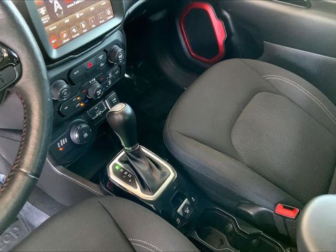 Used 2022 Jeep Renegade Latitude w/ Convenience Group AWD/4WD image 17