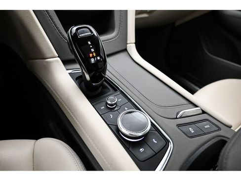 Used 2024 Cadillac XT5 Premium Luxury FWD image 14