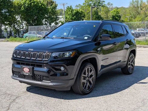Used 2026 Jeep Compass Limited AWD/4WD image 9
