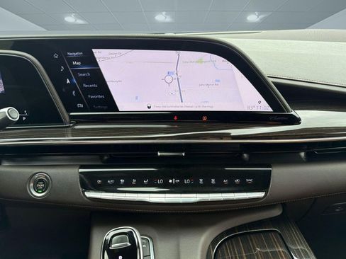 Used 2021 Cadillac Escalade Premium Luxury AWD/4WD image 30