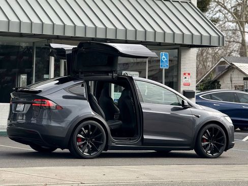 Used 2017 Tesla Model X 90D image 8