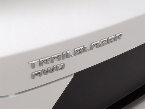 Used 2025 Chevrolet TrailBlazer LT image 13