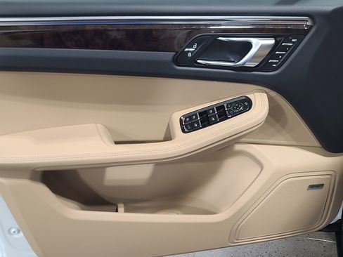 New 2026 Porsche Macan image 13