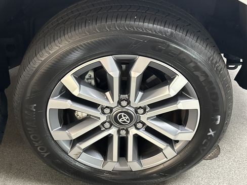 Used 2025 Toyota 4Runner Limited AWD/4WD image 13