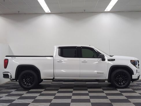 Used 2022 GMC Sierra 1500 Elevation w/ LPO, Elevation Black Package AWD/4WD image 8