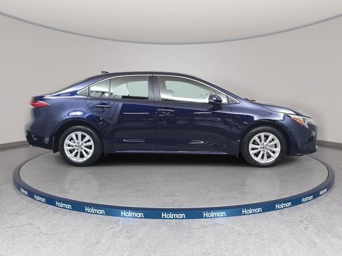 Used 2025 Toyota Corolla XLE FWD image 5