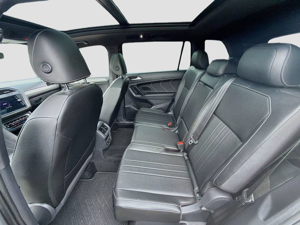 Used 2023 Volkswagen Tiguan SE R-Line FWD image 27