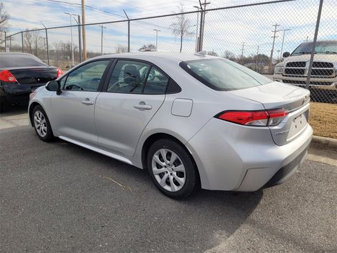 Used 2023 Toyota Corolla LE image 5