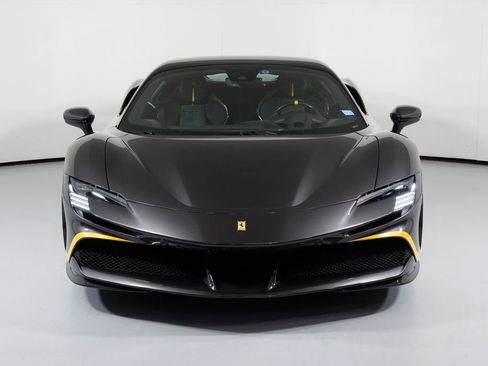 Used 2022 Ferrari SF90 Spider image 8