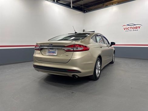 Used 2017 Ford Fusion SE w/ Fusion SE Technology Package FWD image 3
