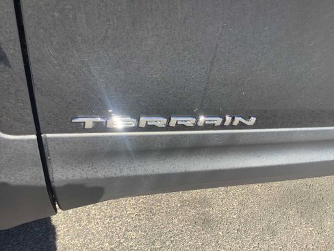 Used 2024 GMC Terrain SLE AWD/4WD image 7