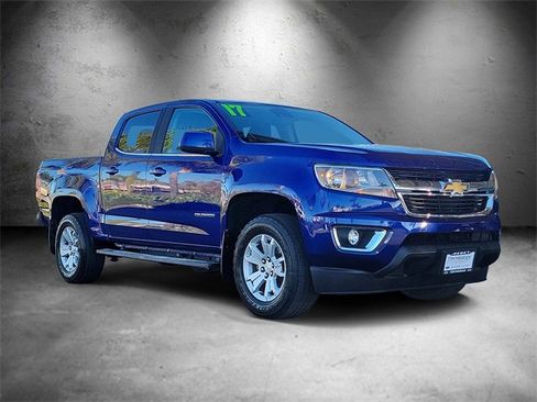 Used 2017 Chevrolet Colorado LT w/ LT Convenience Package image 2