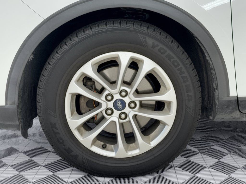Used 2022 Ford Escape SE FWD image 10