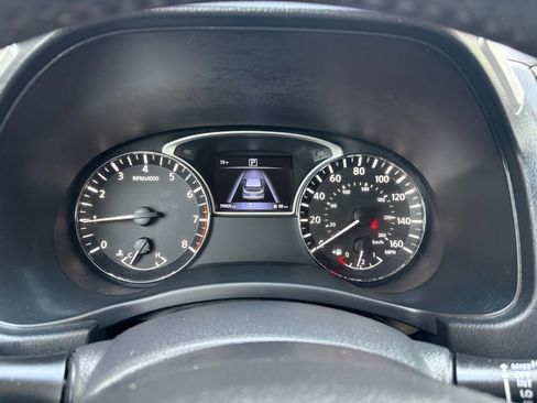 Used 2018 Nissan Pathfinder SV image 40