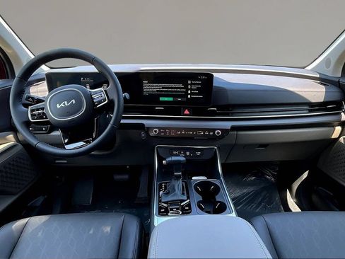 New 2026 Kia Carnival EX FWD image 5