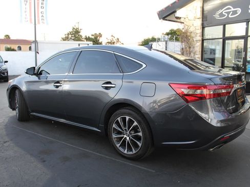 Used 2017 Toyota Avalon XLE Premium w/ Preferred Accessory Package FWD image 3