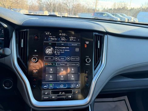 Used 2024 Subaru Outback Premium image 11