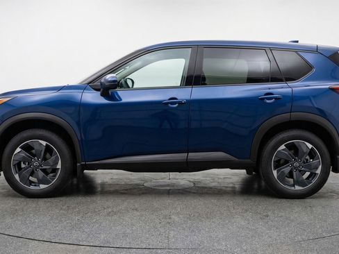 Used 2025 Nissan Rogue SV image 5