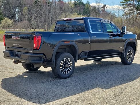 Used 2021 GMC Sierra 2500 Denali w/ Denali Black Diamond Edition AWD/4WD image 5
