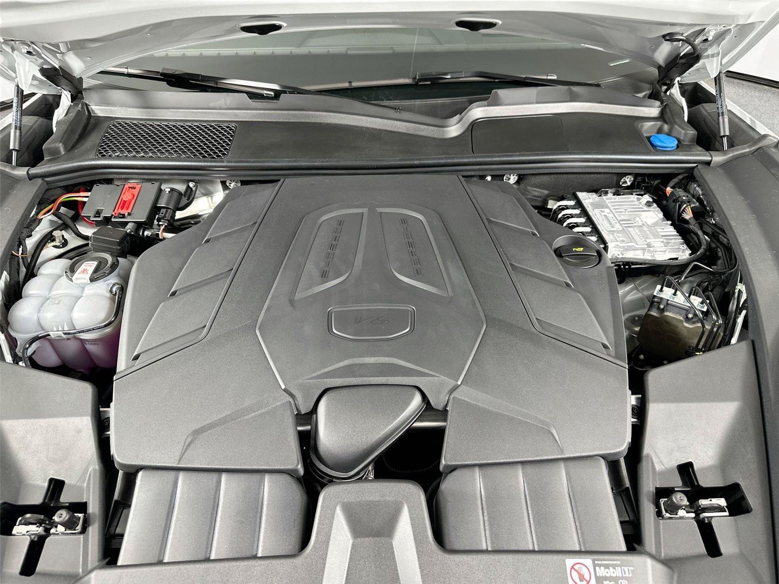 Certified 2026 Porsche Cayenne AWD/4WD image 36