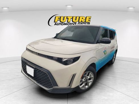 Used 2023 Kia Soul S FWD image 2