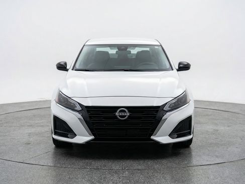 Used 2025 Nissan Altima 2.5 SV image 2